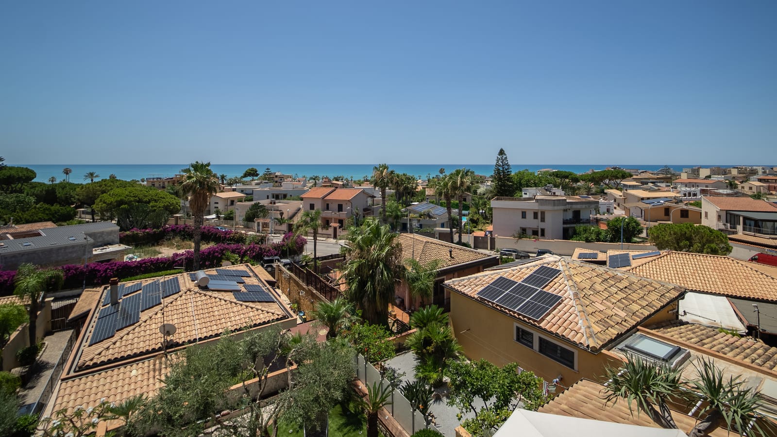 La vista sul mare di San Leone dalla veranda